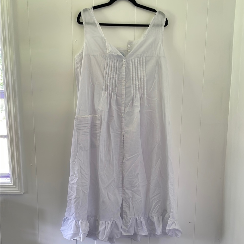 Vintage White Sleeveless Stardust Nightgown